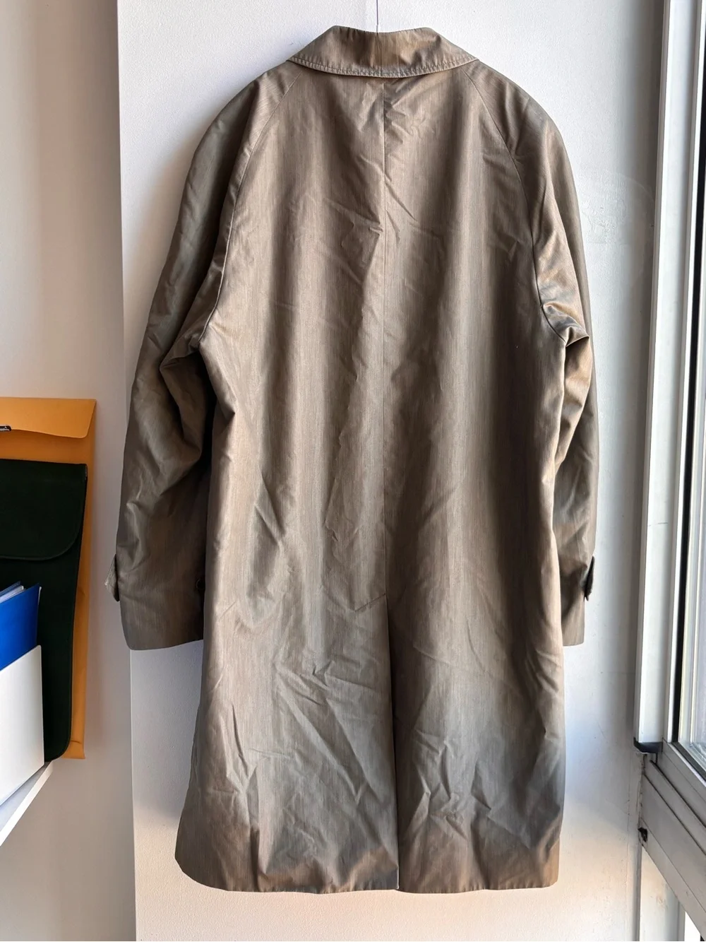 Burberry’s Light Trench - Picture 2 of 4